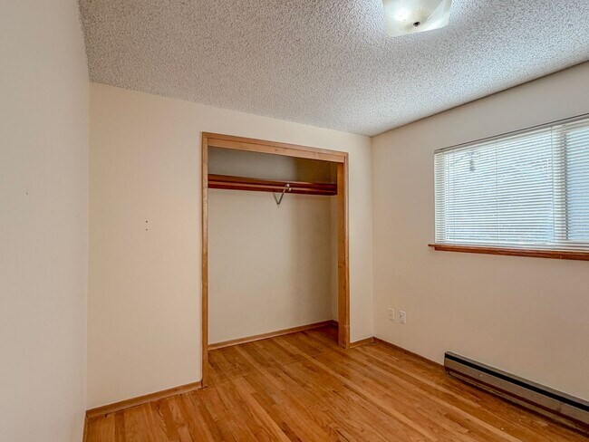 Building Photo - 3221340