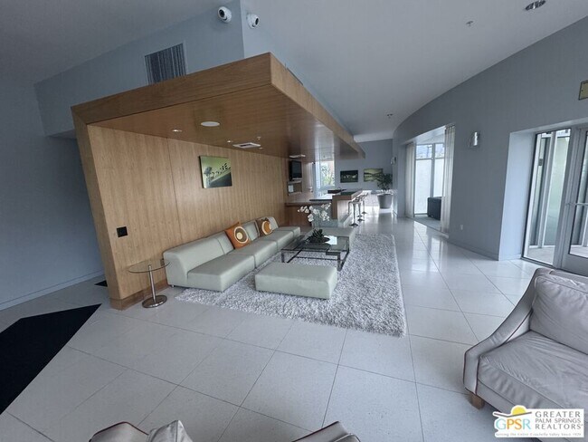 Building Photo - 810 E Palm Canyon Dr