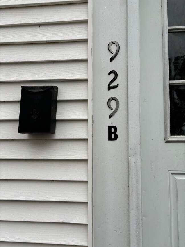 Building Photo - 929 Stanley Ave