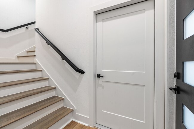 Building Photo - 868 E 35th St