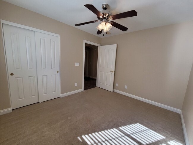 Building Photo - Beautiful Single Story Town Home in Mountains Edge Community