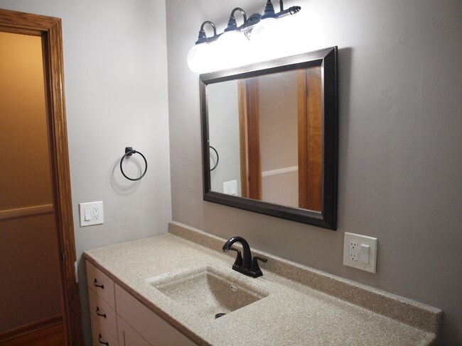 Building Photo - 5551 Thunderbird Cir NW