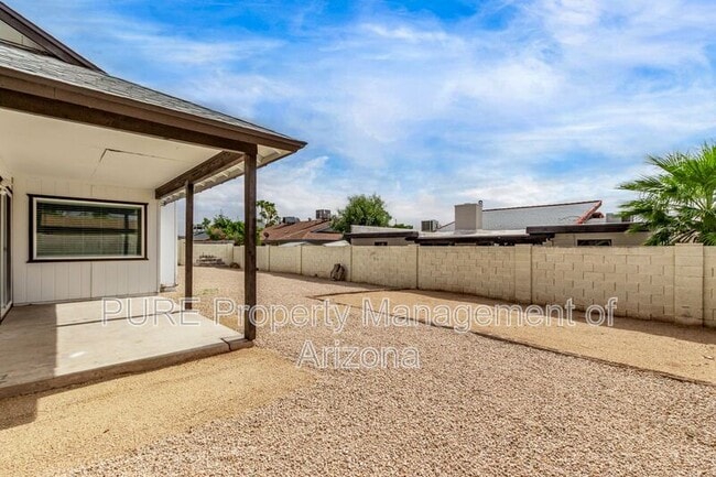 Building Photo - 3915 W Thunderbird Rd