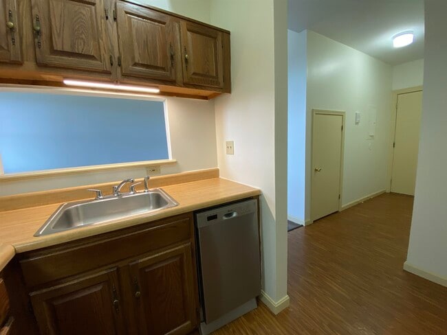 Building Photo - 521 Pine St