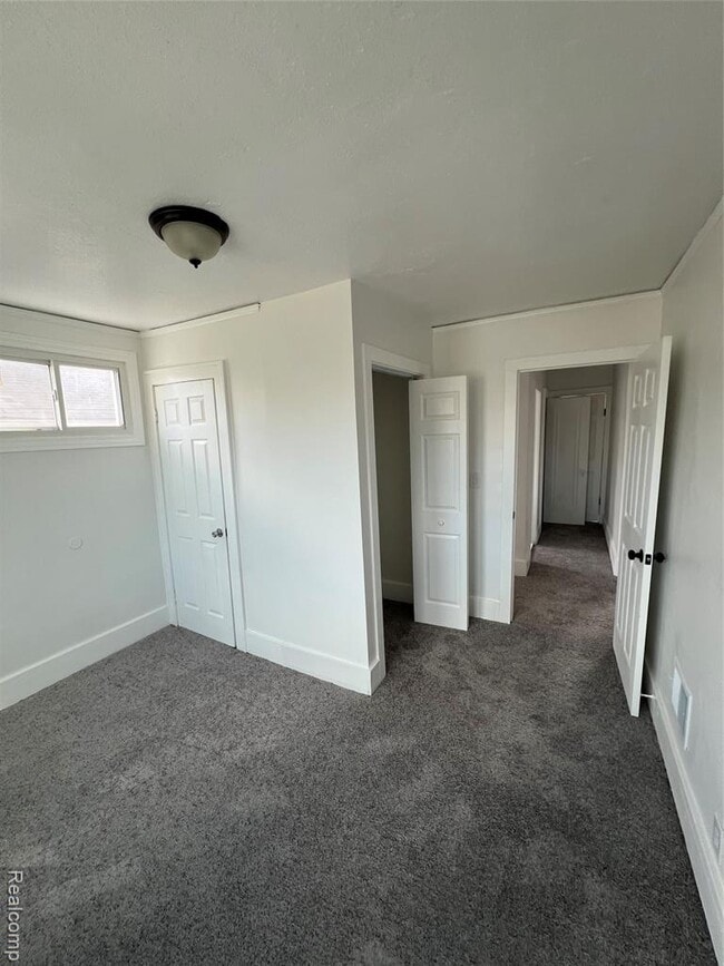 Building Photo - 16157 Linwood St