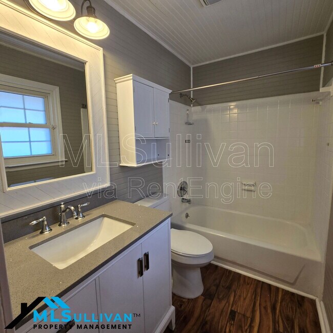 Building Photo - 2601 Cohnwood Dr