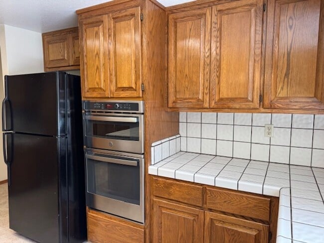 Building Photo - Spacious 4 bedroom, single level home in M...