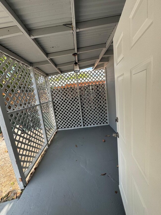 Building Photo - Spacious 4BR Home | Private Yard | Great L...