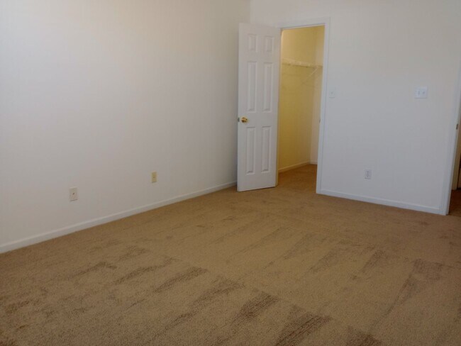 Building Photo - 1729-1731-1731 Louise Cir