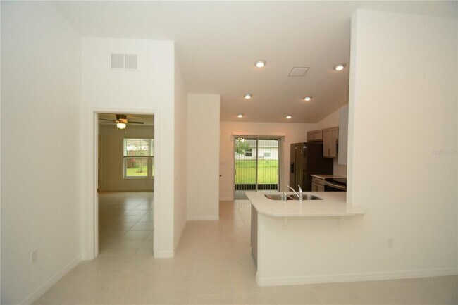 Building Photo - 14 Unimay Ct