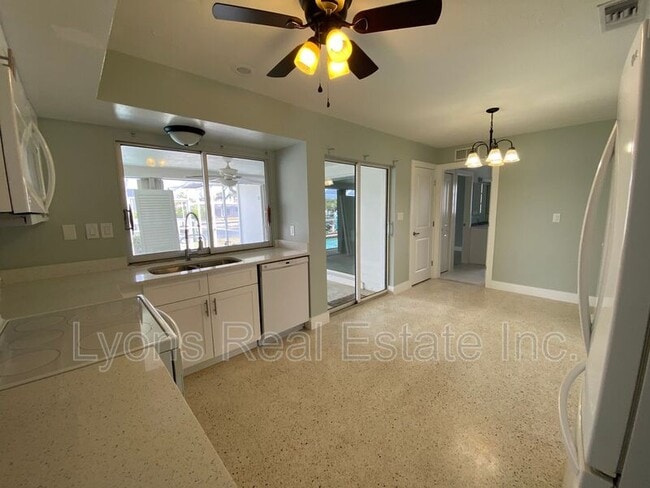 Building Photo - 174 Gulfview Rd