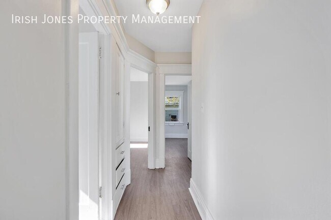 Building Photo - 2518 Delaware Ave