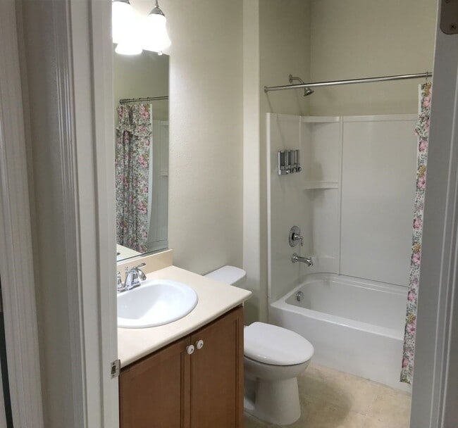 Building Photo - 55+ Community Home in Great Condition!