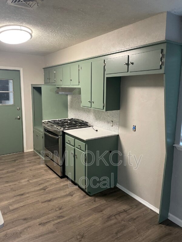 Building Photo - 3708 N Eagle Ln