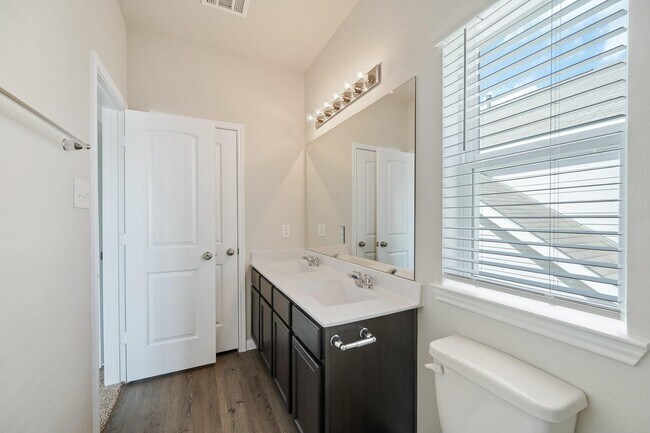 Building Photo - 3915 Deledda Dr