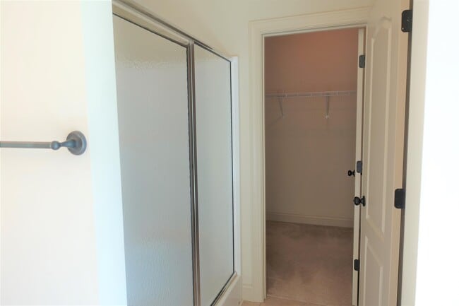 Building Photo - 210 Windthistle Dr
