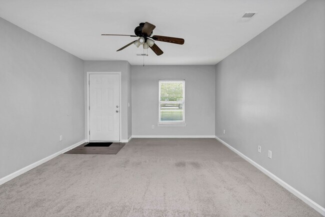 Building Photo - Freshly Updated 3 bedroom Home with New Ro...
