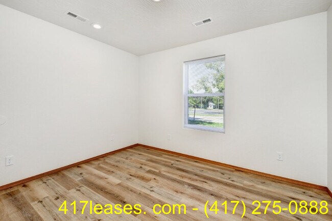 Building Photo - 2320 N Taylor Ave
