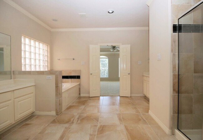 Building Photo - 13315 Olive Trce