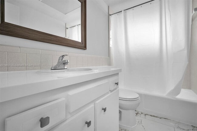 Building Photo - 2101 NE 68th St