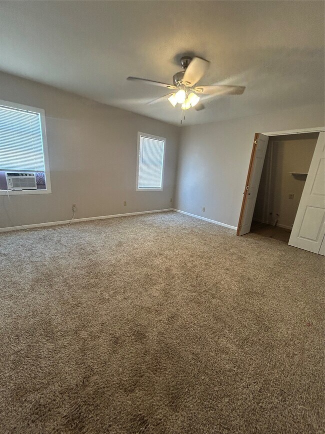 Building Photo - 1312 N Avenue R