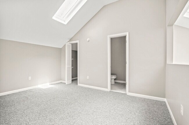 Building Photo - 500 Fairway Village Dr