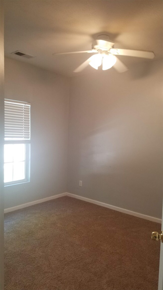 Building Photo - 205 Westwood Ct