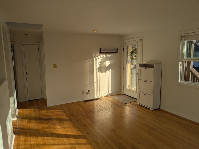 Building Photo - 3730 SW Austin St