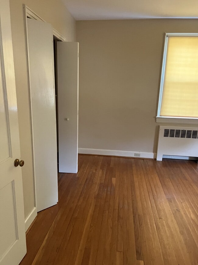 Building Photo - 3 Bdrm / 2 Bath House on a Corner Lot. Clo...
