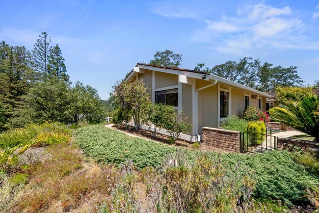 Building Photo - 7175 Red Holly Ct