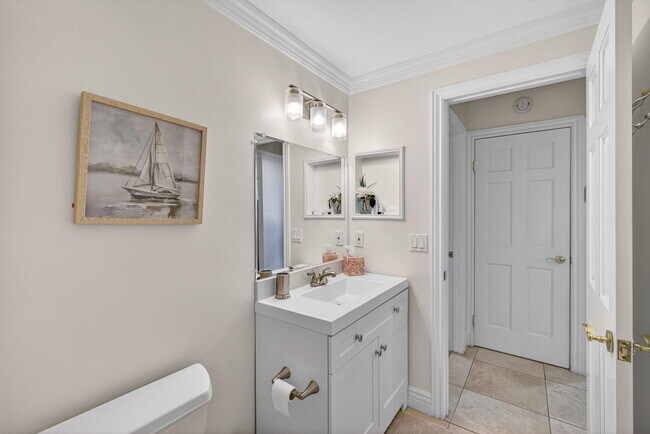 Building Photo - 119 Club Dr