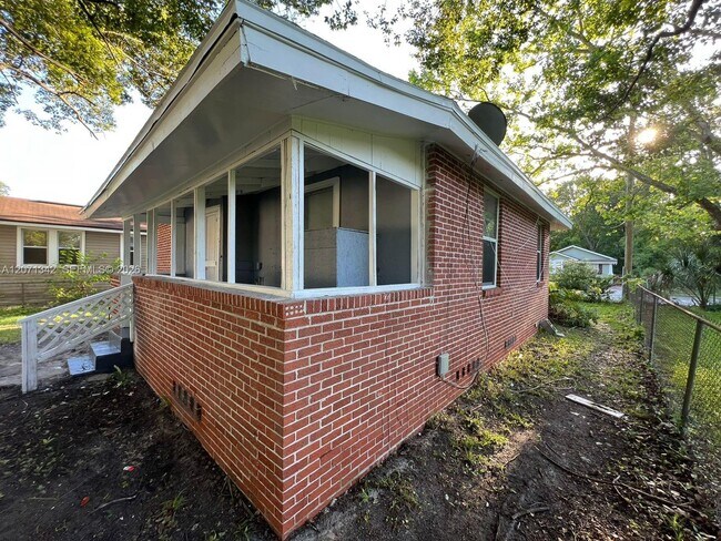 Building Photo - 5703 Ave B