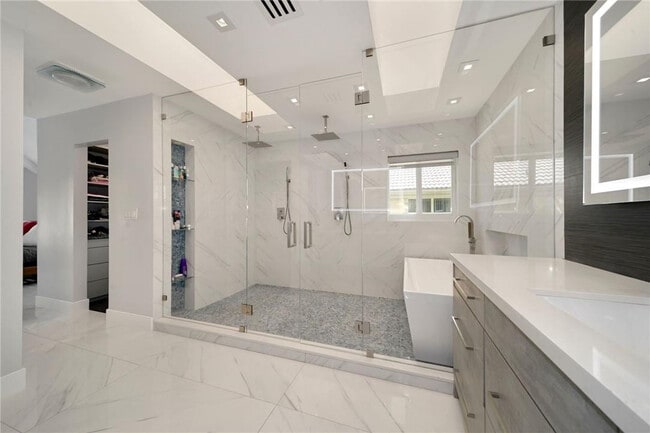 Building Photo - 11839 Highland Pl