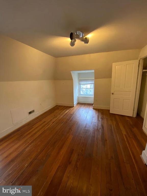 Building Photo - 316 S 43rd St
