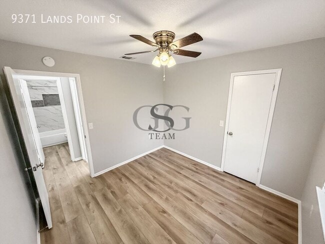 Building Photo - 9371 Lands Point St