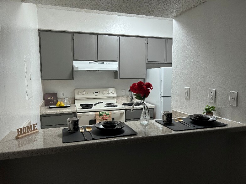 Building Photo - 3740 Little Rd