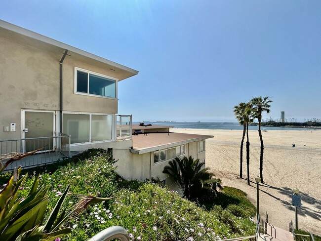 Building Photo - 7th Floor Studio Condo in Historic Buildin...
