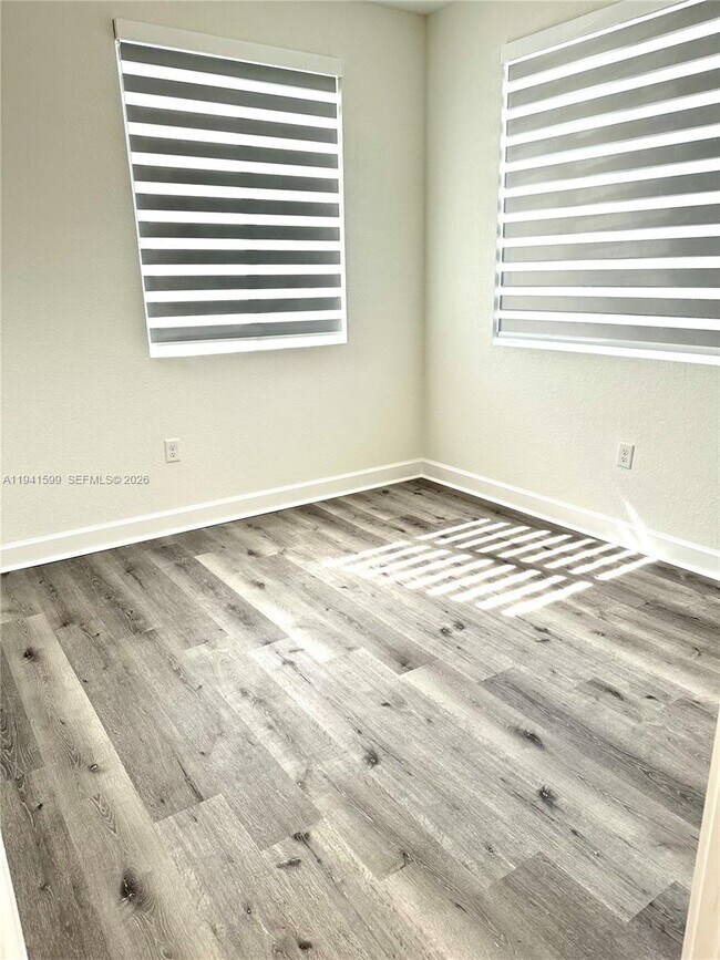 Building Photo - 2418 SE 10th St