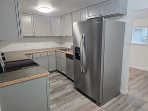 Building Photo - 4 Bedroom Home off Roosevelt Blvd