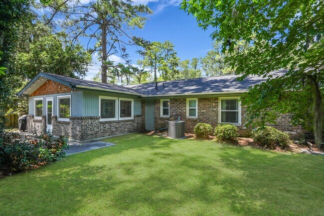 Building Photo - 9 Hillyer Dr
