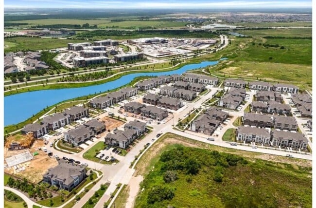 Building Photo - 19722 Riverbed Ln