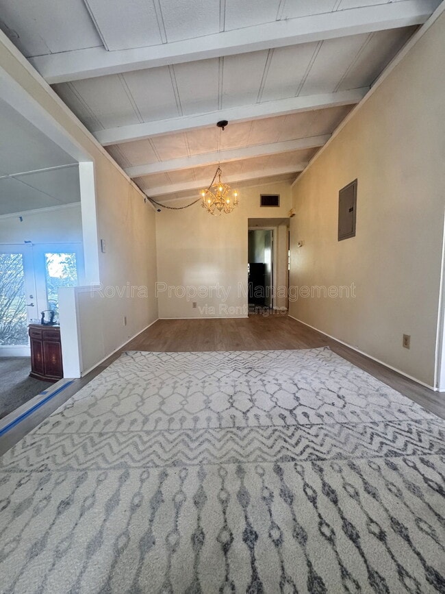 Building Photo - 627 E Warner St