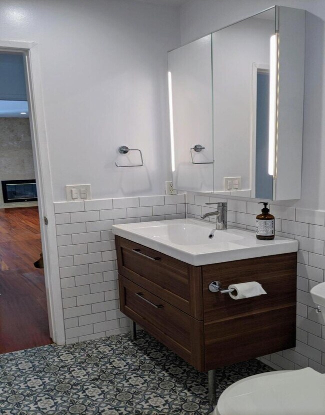 Building Photo - 1926 Glendon Ave