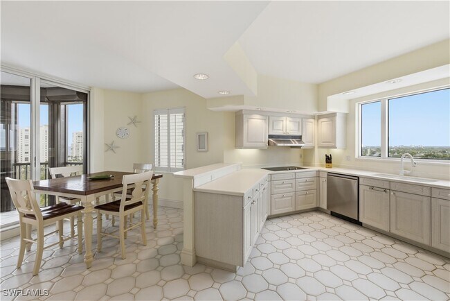 Building Photo - 8990 Bay Colony Dr