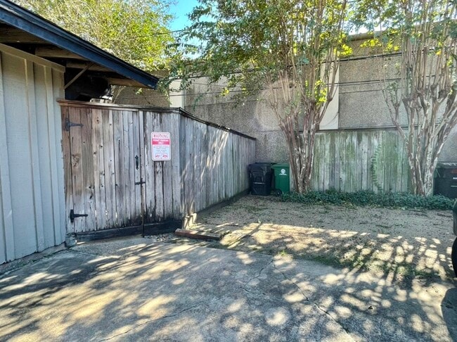 Building Photo - 4733 Merwin St