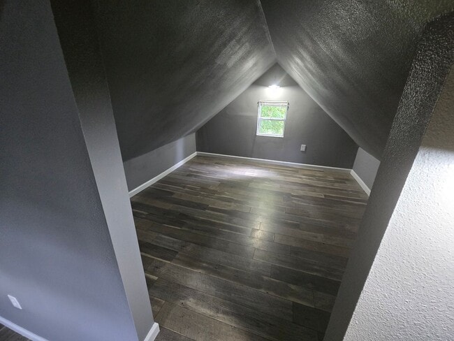 Building Photo - 3 Bedroom House