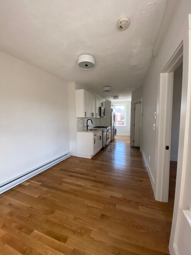 Building Photo - 152 Salem St