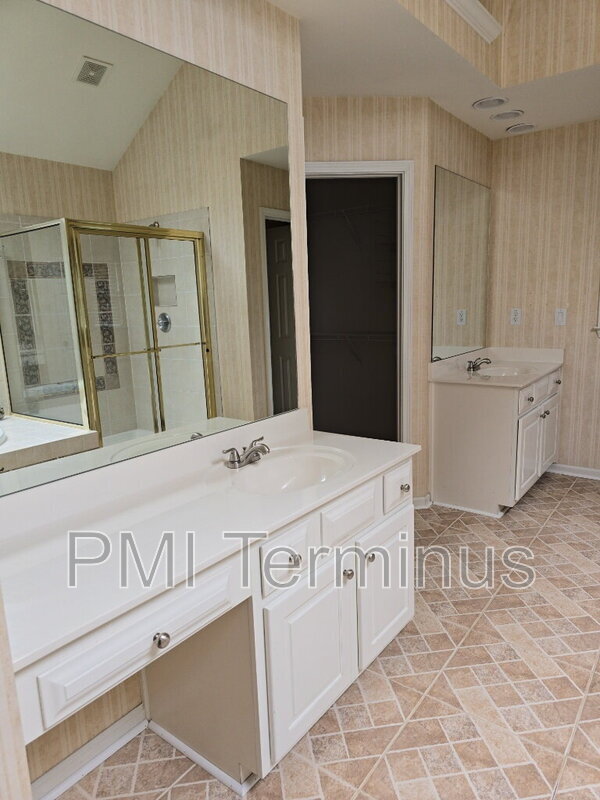 Building Photo - 3307 Fieldwood Dr SE