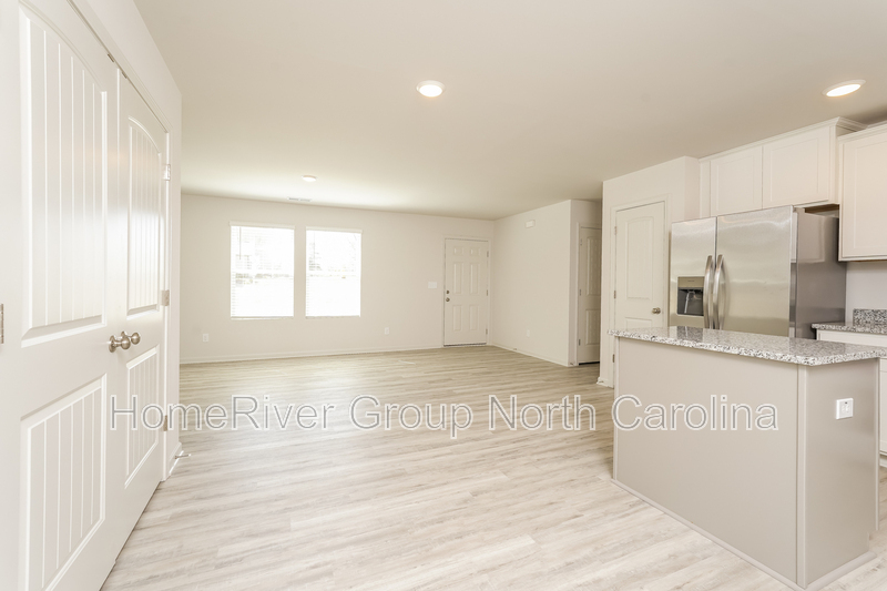 Building Photo - 2803 Carrollwood Dr