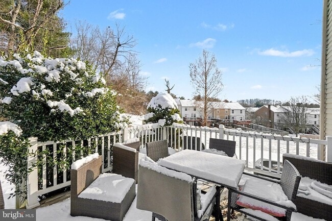 Building Photo - 1713 Chesterfield Square